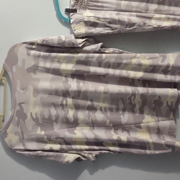 Kookaburra by UGG 3X Petite Joggers and Top Camo Lavender Set - Picture 8 of 9